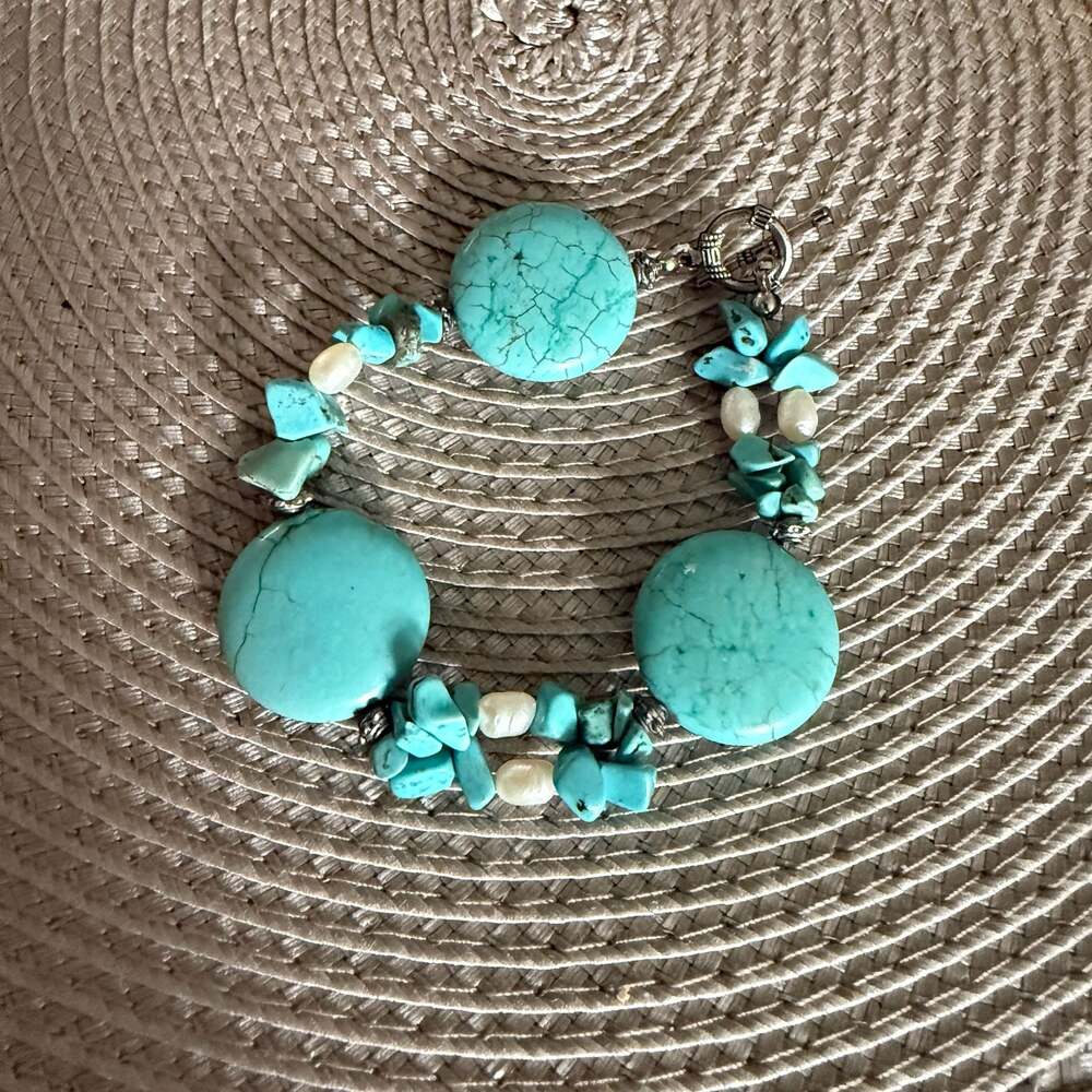 Turquoise Howlite and White Pearl Bead Chunky Toggle Bracelet